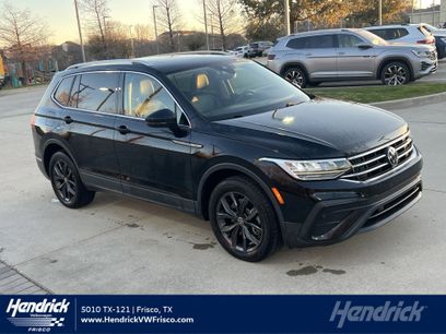 Used 2023 Volkswagen Tiguan SE w/ Panoramic Sunroof Package