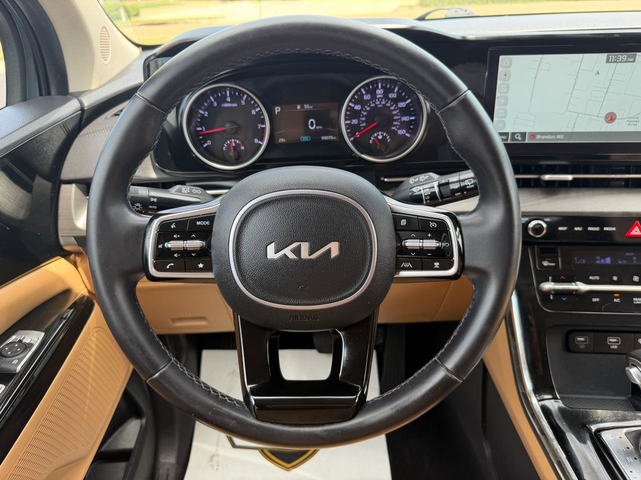 Used 2024 Kia Carnival EX FWD image 23