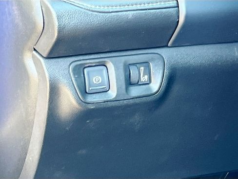 Used 2023 GMC Acadia SLE w/ Driver Convenience Package image 10