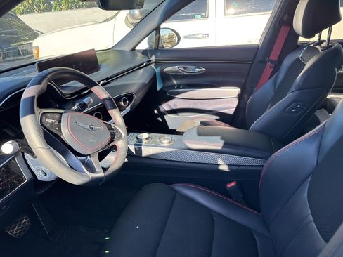 Used 2023 Genesis GV70 2.5T w/ Sport Prestige Package image 4