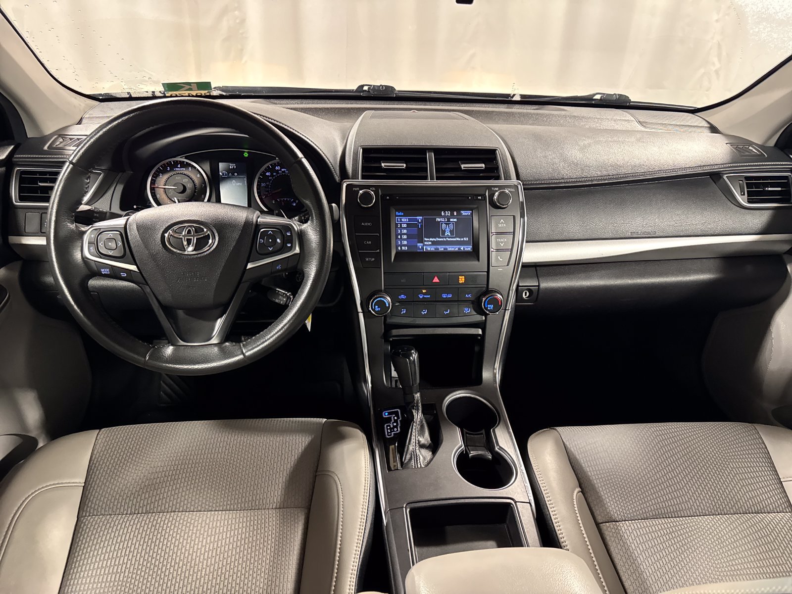 Used 2017 Toyota Camry SE FWD image 4