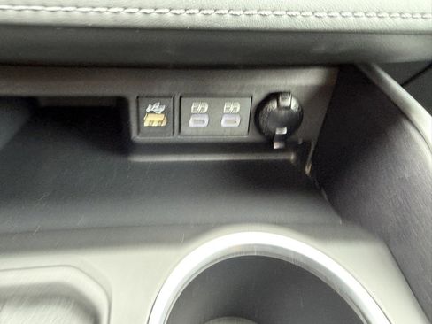 Certified 2023 Toyota Highlander XLE image 30