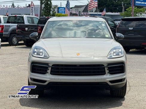 Used 2023 Porsche Cayenne AWD/4WD image 2