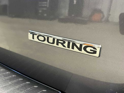 New 2026 Honda Odyssey Touring image 7