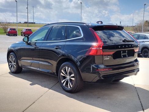 Used 2023 Volvo XC60 B5 Core image 7