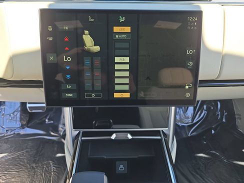 Certified 2025 Land Rover Range Rover SE AWD/4WD image 25