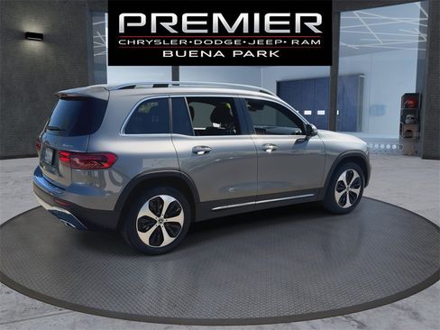 Used 2024 Mercedes-Benz GLB 250 GLB 250 w/ Driver Assistance Package image 8