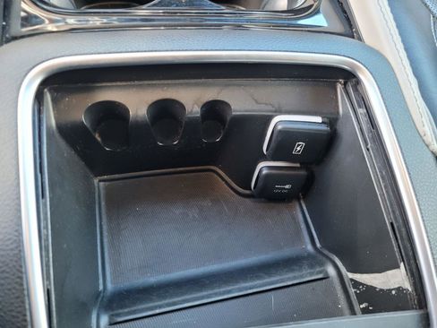 Used 2023 Chrysler Pacifica Limited FWD image 28