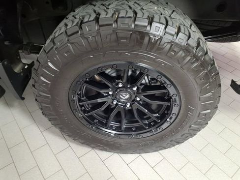 Used 2025 Chevrolet Silverado 1500 LT AWD/4WD image 8