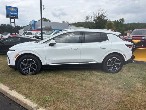 Certified 2024 Chevrolet Equinox EV LT image 2