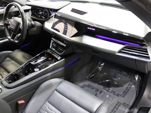 Used 2023 Audi e-tron GT Prestige AWD/4WD image 23