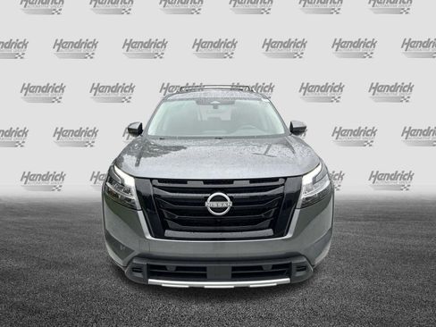Used 2024 Nissan Pathfinder SL w/ Black Appearance Package AWD/4WD image 3