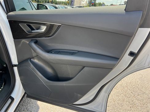 Used 2025 Audi Q7 2.0T Premium w/ Convenience Package image 16