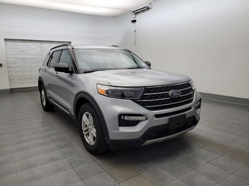 Used 2023 Ford Explorer XLT w/ Equipment Group 202A RWD image 13