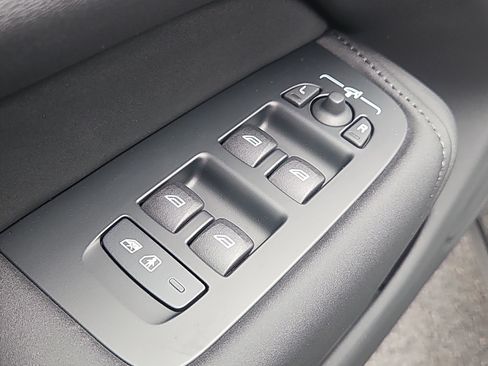 New 2026 Volvo XC60 T8 Ultra w/ Protection Package Premier image 18