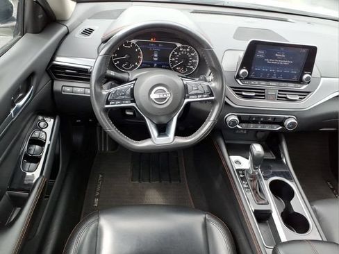 Used 2024 Nissan Altima 2.5 SR FWD image 13