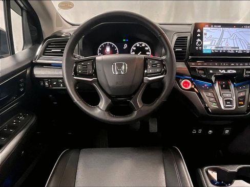 Used 2025 Honda Odyssey Elite image 17