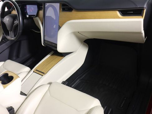 Used 2018 Tesla Model X 75D image 40