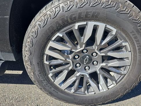Used 2025 Chevrolet Tahoe Z71 w/ Sun And Tow Package AWD/4WD image 19