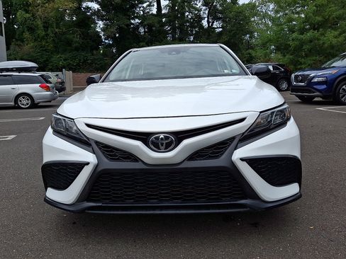 Used 2021 Toyota Camry SE FWD image 2