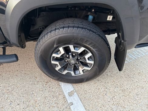 Used 2022 Toyota Tacoma TRD Off-Road image 25