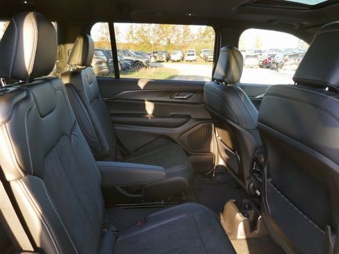 New 2025 Jeep Grand Cherokee L Altitude image 11