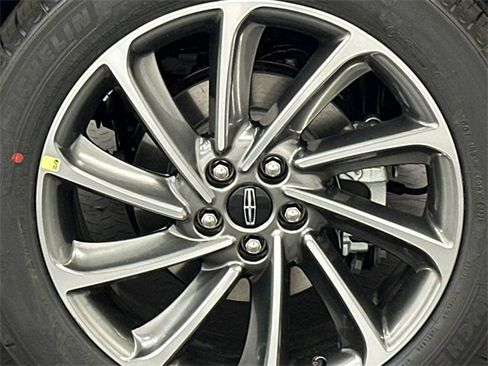 New 2026 Lincoln Corsair Premiere image 5