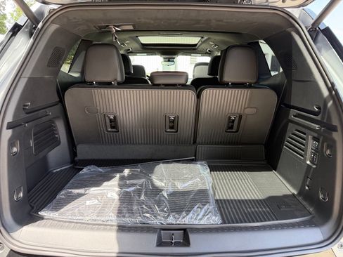 New 2026 GMC Acadia Denali Ultimate w/ LPO, Floor Liner Package AWD/4WD image 37