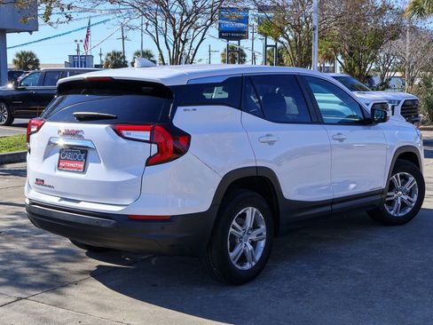 Used 2022 GMC Terrain SLE image 2