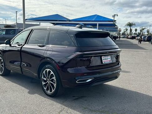 Used 2025 Lincoln Nautilus Reserve image 5