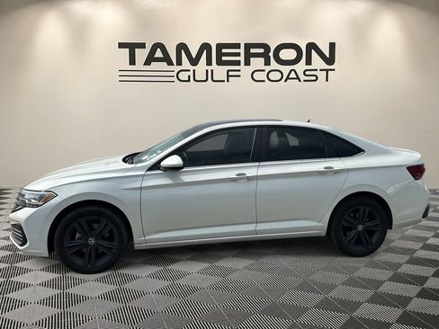 Used 2024 Volkswagen Jetta SE w/ Panoramic Sunroof Package FWD image 4