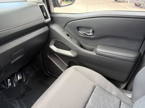 Certified 2025 Nissan Frontier SV RWD image 27