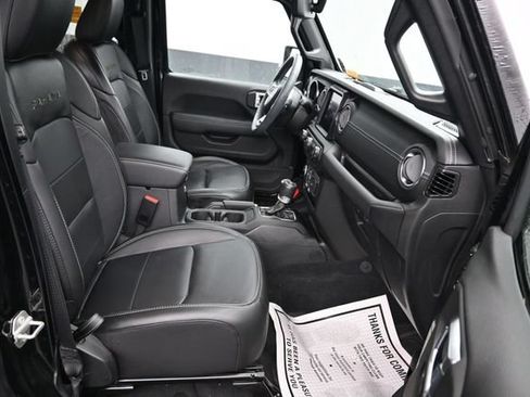 Used 2023 Jeep Wrangler Unlimited Sahara w/ Cold Weather Group AWD/4WD image 9