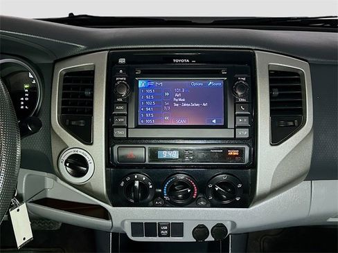 Used 2013 Toyota Tacoma 4x4 Double Cab image 12