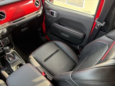 Used 2022 Jeep Gladiator Rubicon w/ Cold Weather Group image 17