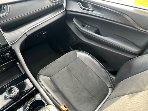 Used 2023 Jeep Grand Cherokee L Laredo image 25