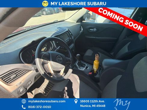 Used 2016 Jeep Cherokee Sport FWD image 14