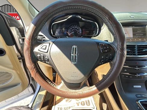 Used 2019 Lincoln MKT AWD image 16
