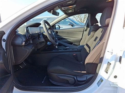 Certified 2025 Hyundai Elantra SEL w/ Cargo Package image 11