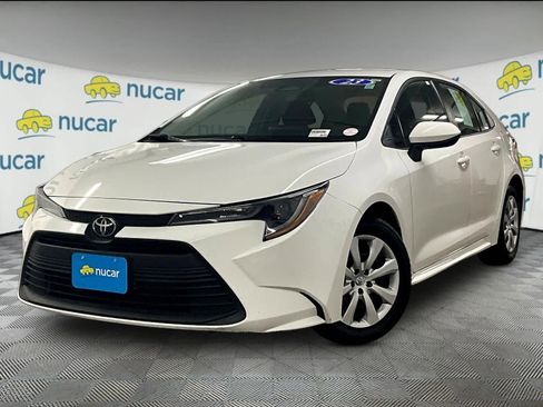 Used 2023 Toyota Corolla LE image 3