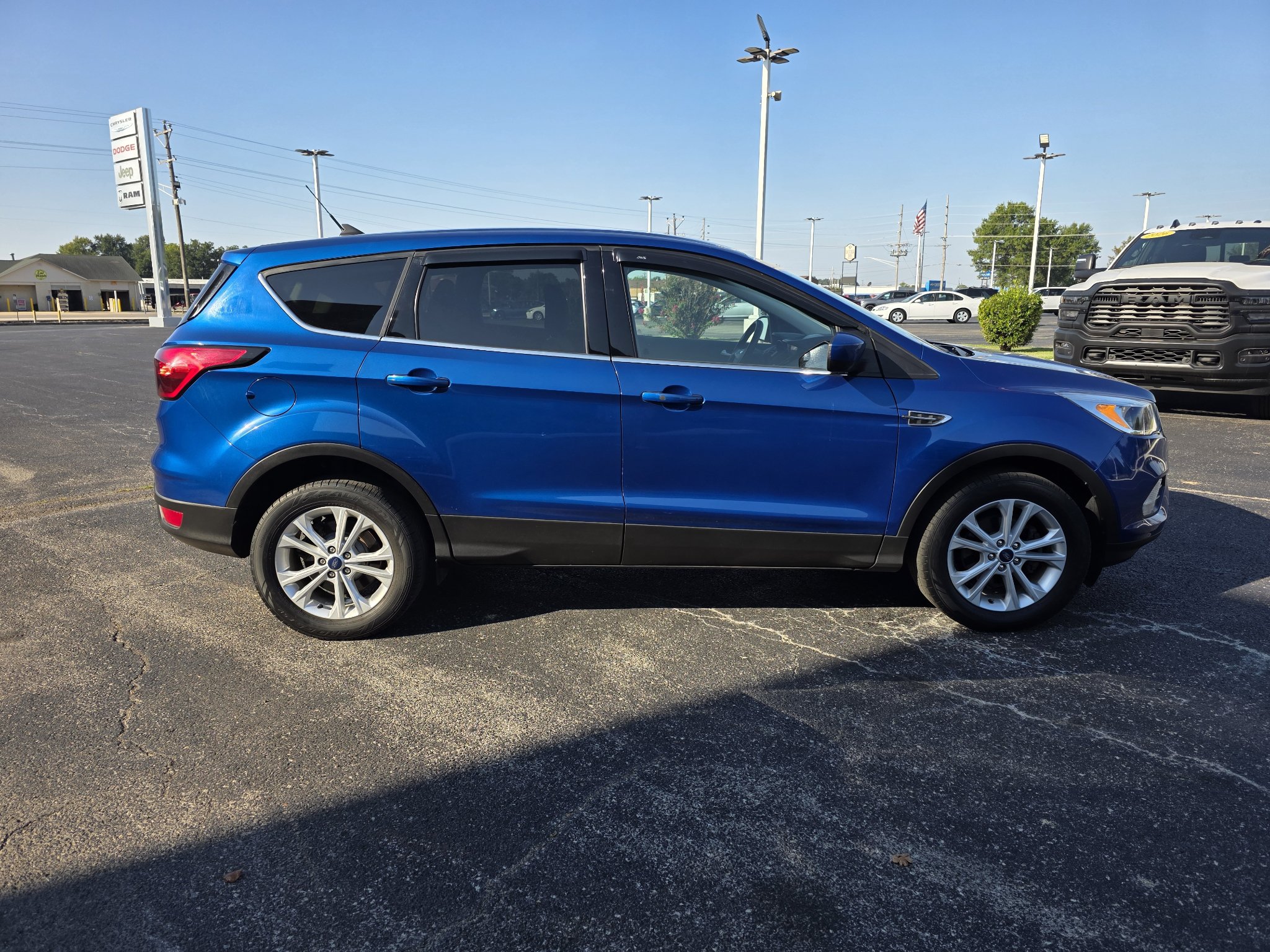 Used 2019 Ford Escape SE FWD image 5