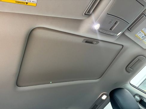 Used 2024 Nissan Armada SL w/ Captain's Chairs Package AWD/4WD image 27
