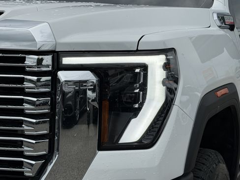 Used 2026 GMC Sierra 2500 Denali w/ Denali Reserve Package AWD/4WD image 6