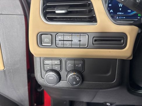 Used 2024 Chevrolet Suburban Premier image 30