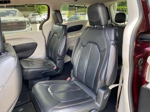 Used 2019 Chrysler Pacifica Touring-L FWD image 25