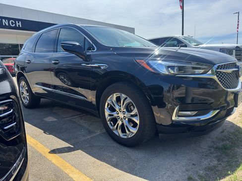 Used 2019 Buick Enclave Avenir w/ Avenir Technology Package AWD/4WD image 2