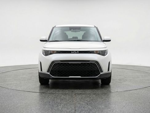 Used 2025 Kia Soul LX w/ LX Technology Package image 2
