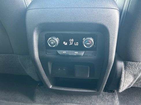 Used 2024 Chevrolet Traverse LT AWD/4WD image 28