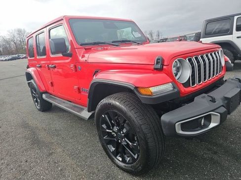 Used 2025 Jeep Wrangler Unlimited Sahara image 3