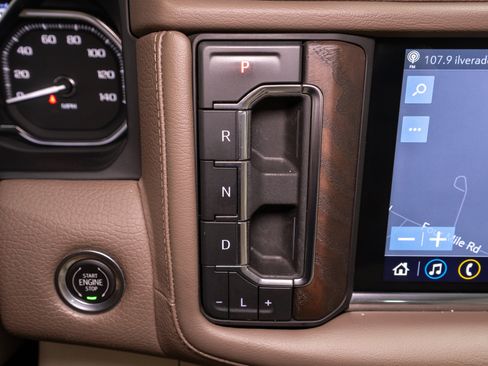 Used 2021 GMC Yukon XL Denali AWD/4WD image 25
